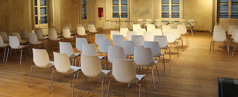 Guía completa al alquilar mobiliario para eventos